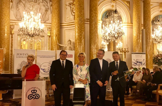 Pokaż zdjęcie: Pierwszy z prawej: Robert Kotowski – Dyrektor Muzeum Narodowego w Kielcach fot. Krzysztof Słoń.jpg 