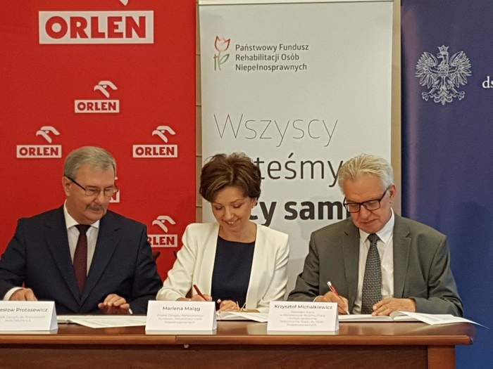 Pokaż zdjęcie: Uroczyste podpisanie przez PFRON i ORLEN deklaracji o współpracy w ramach projektu „Aktywni Plus”