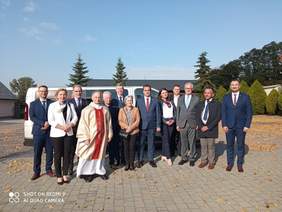 Pokaż zdjęcie: Uczestnicy uroczystości