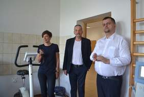 Dyrektor oddziału wielkopolskiego Anna Skupień  i Andrzej Gonia dyrektor oddziału lubuskiego Państwowego Funduszu Rehabilitacji Osób Niepełnosprawnych
