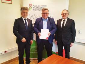 Pokaż zdjęcie: od lewej senator RP K. Słoń, D.Lisowski, dyr. A. Michalski