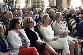 Goście zgromadzeni na uroczystości rozdania nagród w Pałacu Bursztynowym we Włocławku