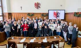 Zdjęcie zbiorowe wszystkich uczestników Specjalnej Sesji Osób Niepełnosprawnych