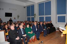 Uczestnicy spotkania Bożonarodzeniowego w WTZ Caritas w Ropczycach