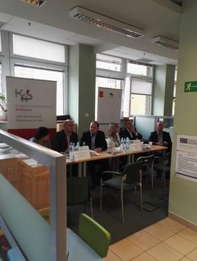 Pokaż zdjęcie: stoisko PUP oraz Izby Administracji Skwarbowej w Łodzi