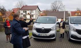 Pokaż zdjęcie: Poświęcenie samochodów dofinansowanych ze środków PFRON