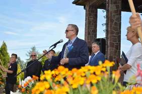 Pokaż zdjęcie: Fot. Kazimierz Cuch- dyrektor Andrzej Michalski przemawia podczas ceremonii otwarcia