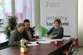 Pokaż zdjęcie: Zawarcie umowy z przedstawicielami Fundacji Heros