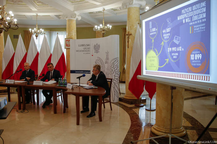Pokaż zdjęcie: Wojewoda Lubelski Lech Sprawka, Dyrektor Oddziału Lubelskiego PFRON Jerzy Dębski, Dyrektor WUP Andrzej Pruszkowski Fot. LUW