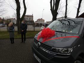 Pokaż zdjęcie: Uroczyste przekazanie auta,fot.P.O.W. Przystań