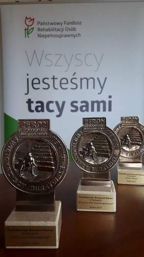 Pokaż zdjęcie: Statuetki do Konkursu Świętokrzyscy Burzyciele Barier