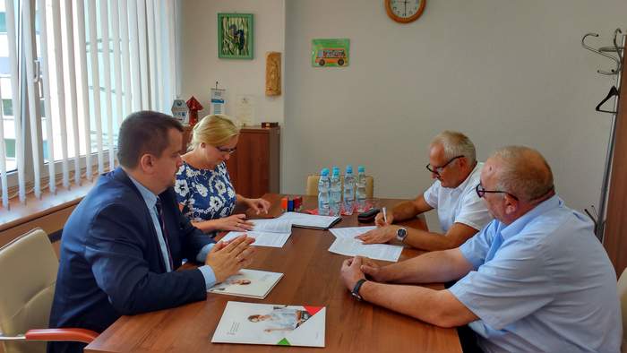 Zakup wózka inwalidzkiego o napędzie elektrycznym – w Lubuskiem trwa podpisywanie aneksów w nowym zadaniu programu „Aktywny samorząd”