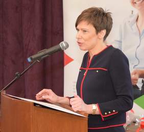 Pokaż zdjęcie: Wystąpienie Anny Skupień, dyrektora Oddziału Wielkopolskiego PFRON podczas konferencji w Szamotułach pt.: „Spółdzielnie socjalne jako sposób na przeciwdziałanie bierności zawodowej osób niepełnosprawnych”