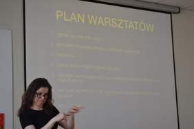 Pokaż zdjęcie: Prowadząca warsztaty Małgorzata Mickiewicz