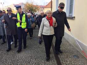 Happening w Białymstoku z okazji Międzynarodowego Dnia Białej Laski. 