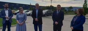 Pokaż zdjęcie: Uroczyste przekazanie mikrobusów do korzystania