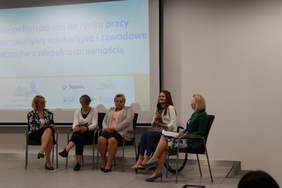 Pokaż zdjęcie: Panel dyskusyjny