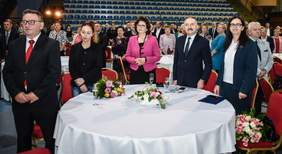 Pokaż zdjęcie: Beata Wojciechowska z Oddziału Wielkopolskiego PFRON wśród zaproszonych gości jubileuszu XV-lecia Stowarzyszenia Kępiński Klub „Amazonki”