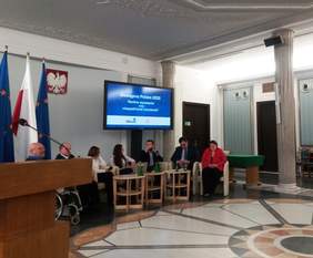 Pokaż zdjęcie: Konferencja