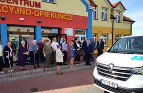 Pokaż zdjęcie: Nowy samochód dla Centrum Rehabilitacyjno-Opiekuńczego w Stopnicy
