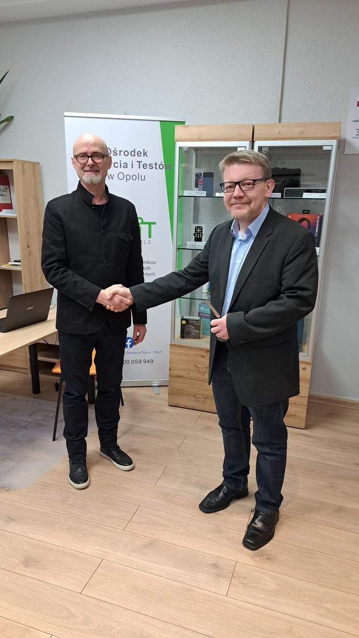 Uroczyste otwarcie Opolskiego OWiT: pan Jarosław Kowalczyk, kierownik Ośrodka Wsparcia i Testów w Opolu, pan Łukasz Żmuda, dyrektor Oddziału Opolskiego PFRON