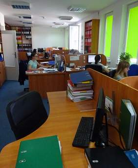 Pokaż zdjęcie: stanowiska administracyjno- biurowe; spacjaliści ds.kadrowo- płacowych, stanowiska ds. księgowości