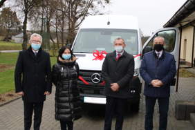 Pokaż zdjęcie: Uroczyste przekazanie auta,fot.U.G. Skierbieszów