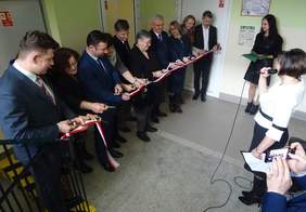 Pokaż zdjęcie: Uroczyste przecięcie wstęgi