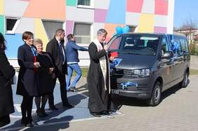Pokaż zdjęcie: Uroczystość przekazania busa dla wychowanków Przedszkola Samorządowego w Starym Mieście