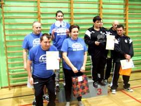 Laureaci II i III miejsca w parach mieszanych na podium