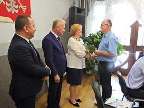 Pokaż zdjęcie: Przekazanie promes przedstawicielom szkół podstawowych z powiatu nowosądeckiego