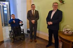 Pokaż zdjęcie: Michal_Krol__Andrzej_Wnuk_____Prezydent_Miasta_Zamosc__Jerzy_Debski_____Dyrektor_Oddzialu_Lubelskiego_PFRON.jpg