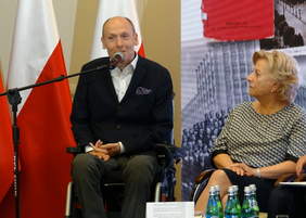 Pokaż zdjęcie: Przy głosie Piotr Pawłowski, prezes Stwarzyszenia Przyjaciół Integracji