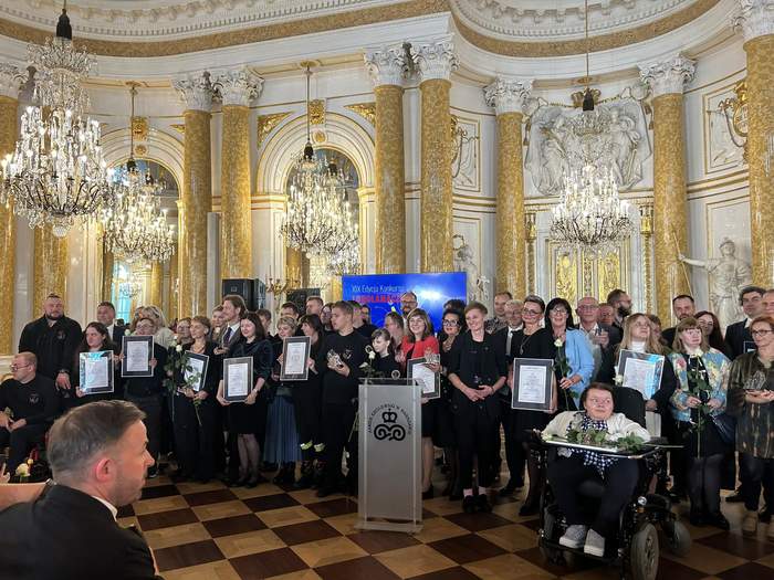 Pokaż zdjęcie: Zdjęcie laureatów konkursu.