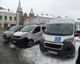 Pokaż zdjęcie: Nowe samochody dla nowosądeckich placówek