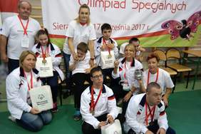 Pokaż zdjęcie: uczestnicy olimpiady - oficjalna ceremonia wręczania nagród i medali