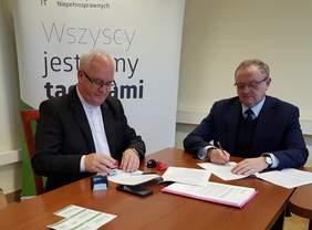 Pokaż zdjęcie: podpisanie umowy z fundacją San Giovanni