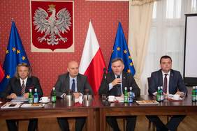 Pokaż zdjęcie: rada programowa OHP pod przewodnictwem Wojewody Wielkopolskiego Zbigniewa  Hoffmanna