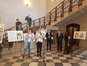 Pokaż zdjęcie: Otwarcie wystawy kończącej kampanię "Wkręć się w miganie"
