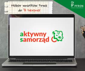Pokaż zdjęcie: Otwarty laptop. Na ekranie widoczny napis: Aktywny samorząd.