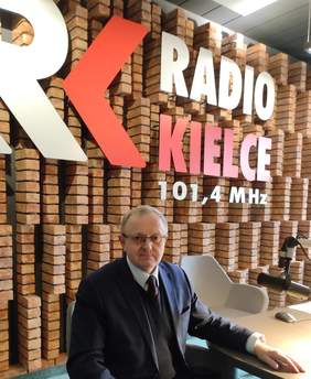 Pokaż zdjęcie: Dyrektor Oddziału Świętokrzyskiego PFRON Andrzej Michalski w Radiu Kielce promował program „Mieszkanie dla Absolwenta”