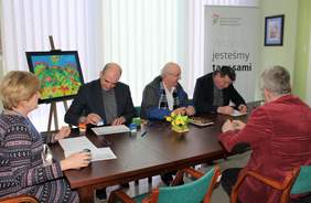 Pokaż zdjęcie: Podpisanie umowy