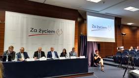Pokaż zdjęcie: Przedstawiciele MRPiPS, Caritas Polska, Województwa Lubuskiego, a także p.o. Prezesa Zarządu PFRON Dorota Habich