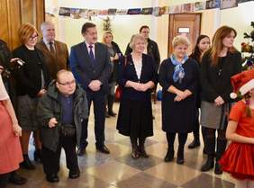 Pokaż zdjęcie: Urz_dnicy_i_radni_Miasta_Zamo_____przedstawiciele_organizacji_pozarz_dowych.jpg