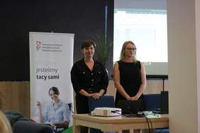 Pokaż zdjęcie: Anna Światlak i Daria Szewczyk pracownicy zespołu Sysytemu Obsługi Wsparcia.