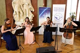 Pokaż zdjęcie: Występ kwartetu smyczkowego 4te Quartet