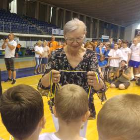 Pokaż zdjęcie: Medale dla zwycięzkich sportowców