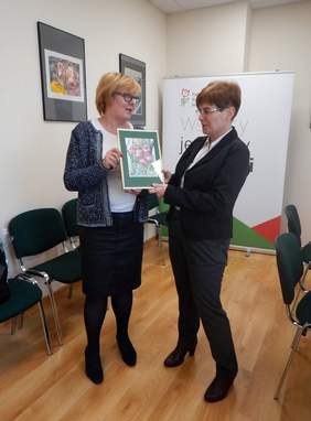 Pokaż zdjęcie: od lewej: Marta Mordarska – dyrektor Oddziału Małopolskiego PFRON oraz Teresa Misina – prezes Spółdzielni Socjalnej Równość 
