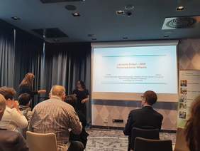 Pokaż zdjęcie: Prezentacja w trakcie konferencji towarzyszącej nadaniu Patrona Fundacji