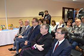 Pokaż zdjęcie: Zebrani gości